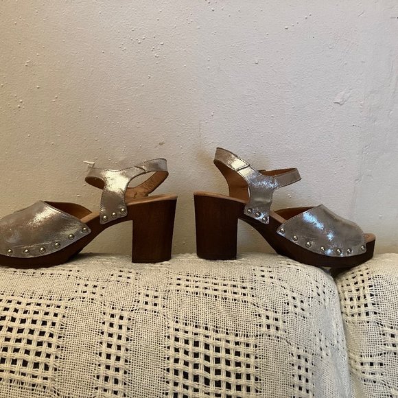 Ten Points Silver Open Toed Sandal Soft Sole Clogs - Picture 13 of 13